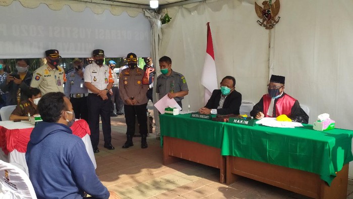 Sidang di tempat operasi yustisi di Danau Sunter