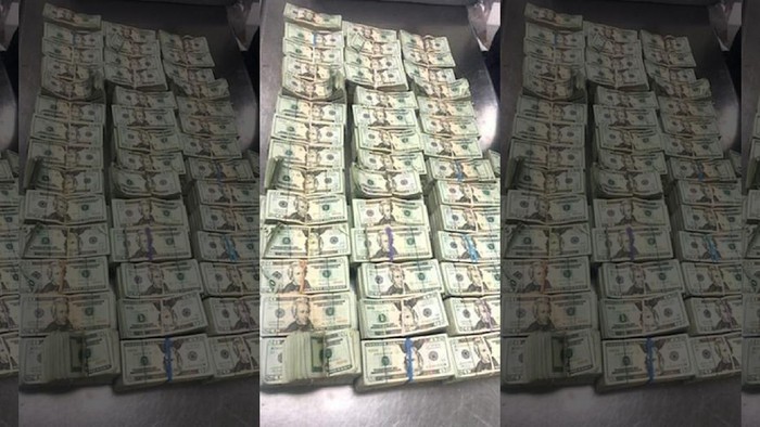 Uang 500 ribu dollar diselundupkan di dalam sofa