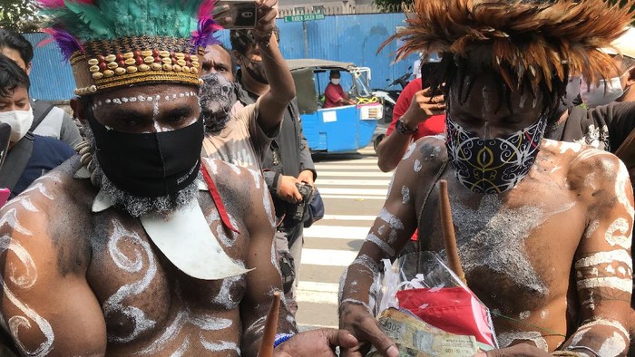 Sejumlah masyarakat Papua mengaku sudah melunasi tagihan beasiswa Veronica Koman, Rabu (16/9/2020).