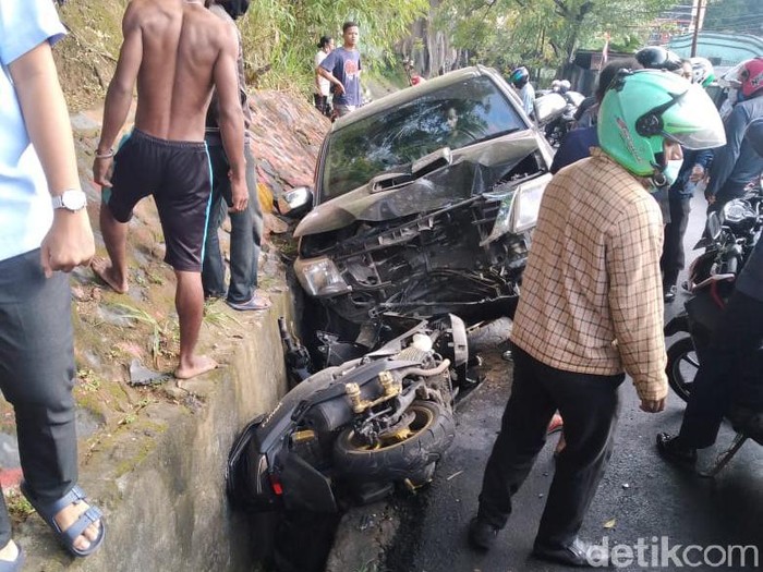 Wakil Bupati Yalimo menabrak Polwan hingga tewas.