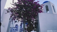 Langit birunya menambah betul-betul serasa di Santorini, bukan? (Rifqi Ardita/detikTravel)