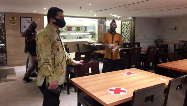 Wagub DKI Ahmad Riza Patria sidak protokol kesehatan di Plaza Indonesia, Kamis (17/9/2020).