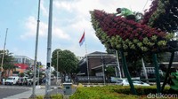 Terkait dengan anggaran belanja tanaman Pemprov DKI Jakarta, dana sebesar Rp 115,4 miliar itu tersebar di berbagai dinas seperti Dinas Petamanan dan Hutan Kota DKI Jakarta senilai Rp 80,1 miliar, Suku Dinas Pertamanan dan Hutan Kota di Jakarta Pusat senilai Rp 16 miliar, Dinas Pertamanan dan Hutan Kota di Jakarta Utara senilai Rp 6,5 miliar, Dinas Pertamanan dan Hutan Kota di Jakarta Timur senilai Rp 6,4 miliar, Dinas Pertamanan dan Hutan Kota di Jakarta Barat senilai Rp 6,4 miliar, dan Dinas Pertamanan dan Hutan Kota di Jakarta Selatan senilai Rp 41,7 juta.