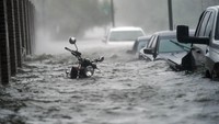Curah hujan yang tinggi ini menyebabkan banjir dari Florida ke Mississippi.