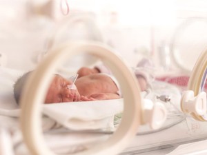 Kisah Bayi Prematur Pertama yang Dirawat di Inkubator, Berbobot Cuma 1,3 Kg