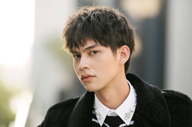 Bright Vachirawit merupakan aktor Thailand berdarah blasteran Thailand - Tiongkok - Amerika Serikat. Kiprahnya sebagai aktor dimulai pada 2013. Foto: GMM TV