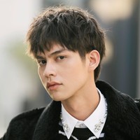 Bright Vachirawit merupakan aktor Thailand berdarah blasteran Thailand - Tiongkok - Amerika Serikat. Kiprahnya sebagai aktor dimulai pada 2013. Foto: GMM TV