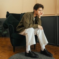 Personel F4 Thailand bernama asli Vachirawit Chiva-aree pun menyukai fotografi dan desain grafis. Ia kerap memamerkan hasil jepretan kameranya di media sosial. Foto: Instagram/@bbrightvc