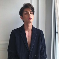 Tak hanya akting, dia juga menekuni dunia tarik suara. Single-nya yang berjudul Kan Goo mendapatkan views lebih dari 20 juta di YouTube. Foto: Instagram/@bbrightvc