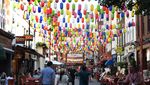 Warna-warni Lampion Hiasi Langit London