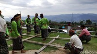 Cara mainnya sederhana yaitu dengan melompat dengan mengikuti irama ketukan bambu.
