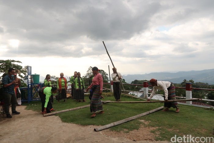 Desa Adat Liang Ndara Desa Adat Liang Ndara