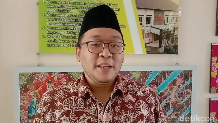 Dosen Sejarah Kontemporer Unnes Tsabit Azinar Ahmad