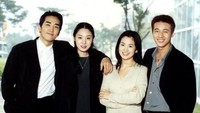 Endless Love adalah drama televisi yang bikin nama Song Hye Kyo dikenal. Drama Korea ini tayang tahun 2000 lalu. Begini penampilan Song Hye Kyo (dua dari kiri) 20 tahun lalu.(Foto: KBS2 TV)