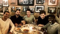  Selain jadi tempatnya bekerja, restoran Emilios Ballato ini juga jadi tempat nongkrong Emilio saat bertemu dengan teman-temannya. Tentunya menu yang disajikan ada seafood hingga pasta.  Foto: Instagram @emiliovitolo