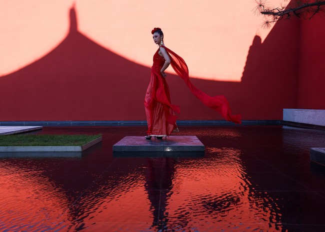 Beijing Fashion Week 2020 menampilkan model dalam balutan gaun berwarna merah. Beijing Fashion Week 2020 digelar pertengahan September 2020 ini di Longfu Culture Center, Beijing, China.  Foto: Getty Images/Lintao Zhang