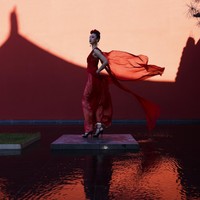 Beijing Fashion Week 2020 menampilkan model dalam balutan gaun berwarna merah. Beijing Fashion Week 2020 digelar pertengahan September 2020 ini di Longfu Culture Center, Beijing, China.  Foto: Getty Images/Lintao Zhang