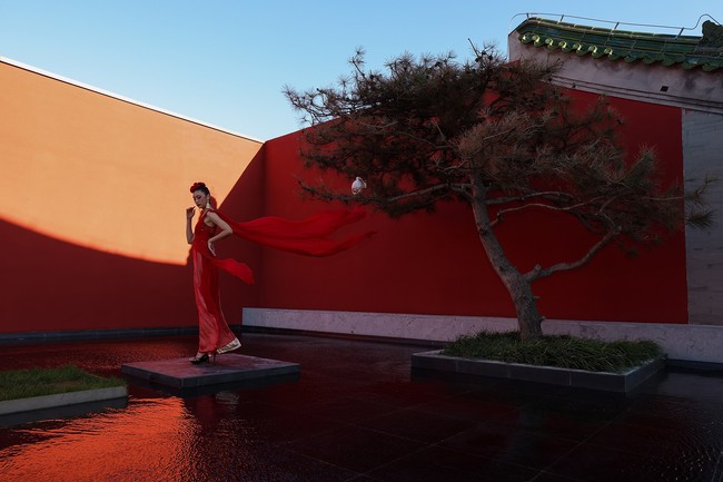 Beijing Fashion Week 2020 menampilkan model dalam balutan gaun berwarna merah. Beijing Fashion Week 2020 digelar pertengahan September 2020 ini di Longfu Culture Center, Beijing, China.  Foto: Getty Images/Lintao Zhang