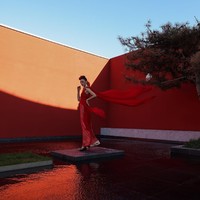 Beijing Fashion Week 2020 menampilkan model dalam balutan gaun berwarna merah. Beijing Fashion Week 2020 digelar pertengahan September 2020 ini di Longfu Culture Center, Beijing, China.  Foto: Getty Images/Lintao Zhang