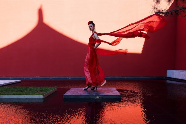 Beijing Fashion Week 2020 menampilkan model dalam balutan gaun berwarna merah. Beijing Fashion Week 2020 digelar pertengahan September 2020 ini di Longfu Culture Center, Beijing, China.  Foto: Getty Images/Lintao Zhang