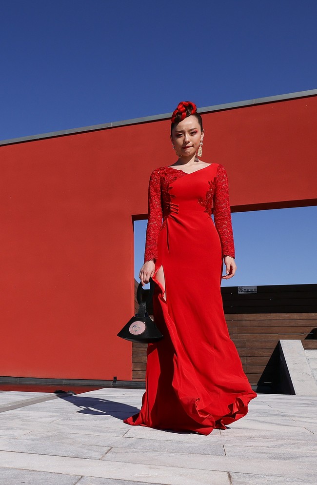 Beijing Fashion Week 2020 menampilkan model dalam balutan gaun berwarna merah. Beijing Fashion Week 2020 digelar pertengahan September 2020 ini di Longfu Culture Center, Beijing, China.  Foto: Getty Images/Lintao Zhang