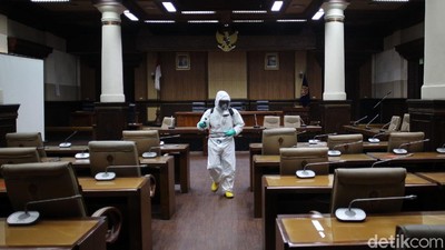 4 Anggota Positif Corona, Gedung DPRD DIY Disemprot Disinfektan