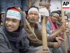 Pada 1998, Pam Swakarsa Adalah Kelompok Pro-pemerintah Penghalau Demonstran