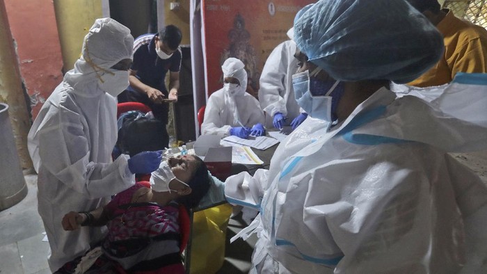 India melaporkan rekor lonjakan kasus infeksi virus Corona harian sebanyak 97.894 kasus dalam 24 jam terakhir.