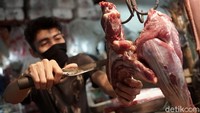 Kepala Dinas KPKP DKI Jakarta Darjamuni mengatakan, berdasarkan pantauan di pasar dan laporan Dinas Perindustrian, Perdagangan, Koperasi dan UKM Provinsi DKI Jakarta semua komoditas tersedia di semua pasar eceran.