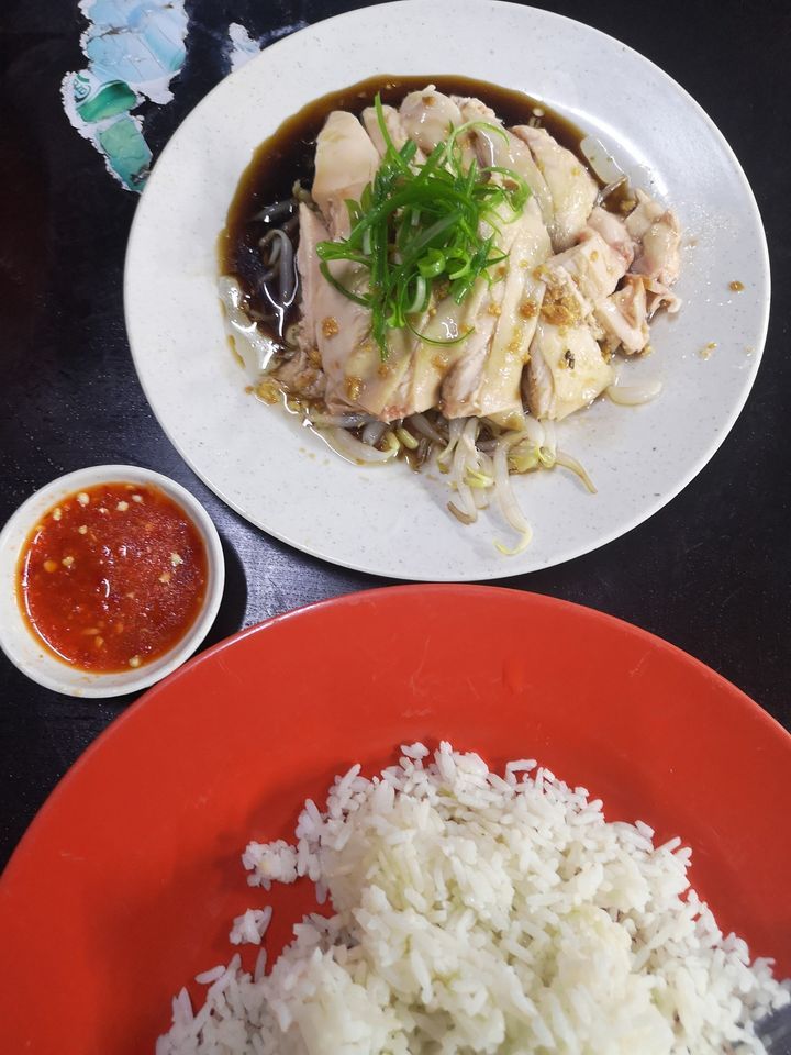 jam buka resto 'tunggu pemiliknya bangun'
