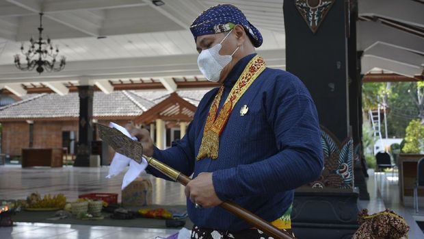 Jamasan  Pusaka Kyai Turun Sih milik Kraton Yogyakarta