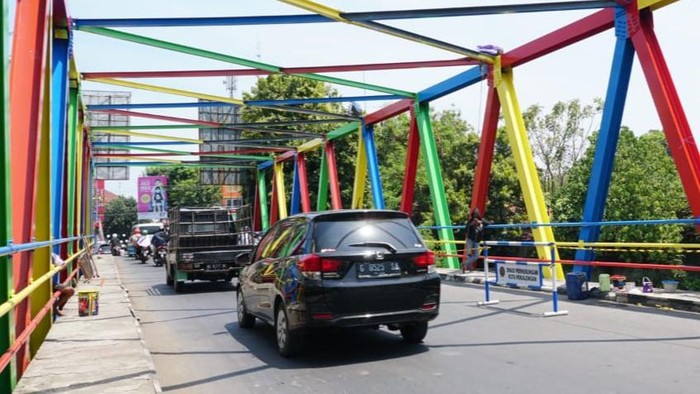 Jembatan Gambaran, jembatan berwarna-warni