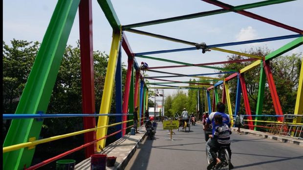 Jembatan Gambaran, jembatan berwarna-warni
