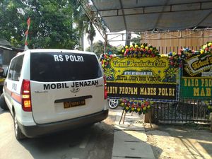 Jenazah Briptu Andry Tiba di Rumah Duka, Tangis Keluarga Pecah