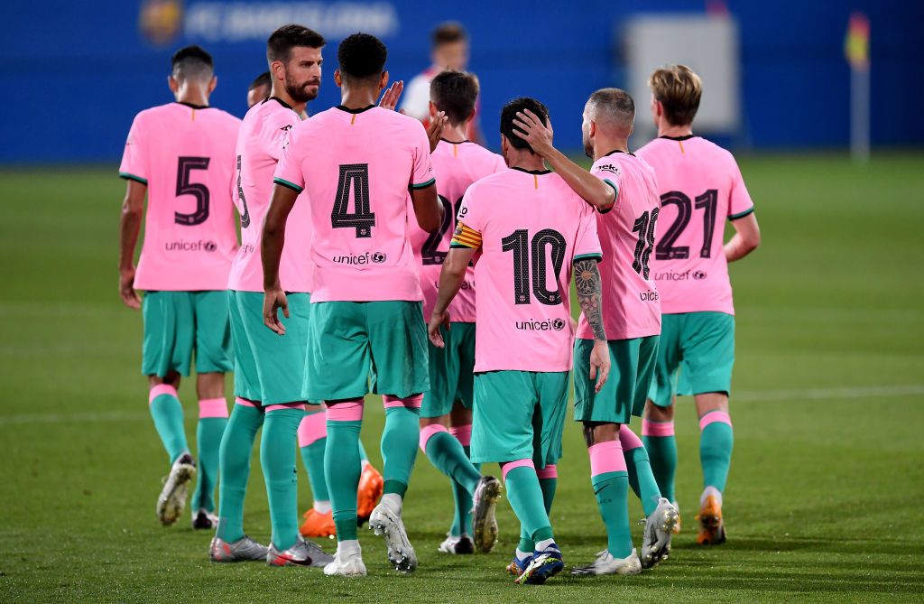 Jersey Ketiga Barcelona BARCELONA, SPAIN - SEPTEMBER 16: Lionel Messi of FC Barcelona runs with the ball during the during the pre-season friendly match between FC Barcelona and Girona at Estadi Johan Cruyff on September 16, 2020 in Barcelona, Spain. (Photo by David Ramos/Getty Images)