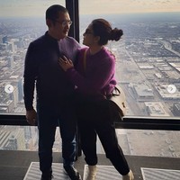 Bambang Trihatmodjo jadi pemberitaan karena menggugat Menteri Keuangan RI ke Pengadilan Tata Usaha Negara (PTUN) Jakarta. Suami penyanyi Mayangsari itu meminta keputusan Menkeu yang membuatnya dicekal ke luar negeri dibatalkan. Pencekalan berhubungan dengan piutang negara terkait SEA Games 1997. Foto: instagram.com/mayangsaritrihatmodjoreal/