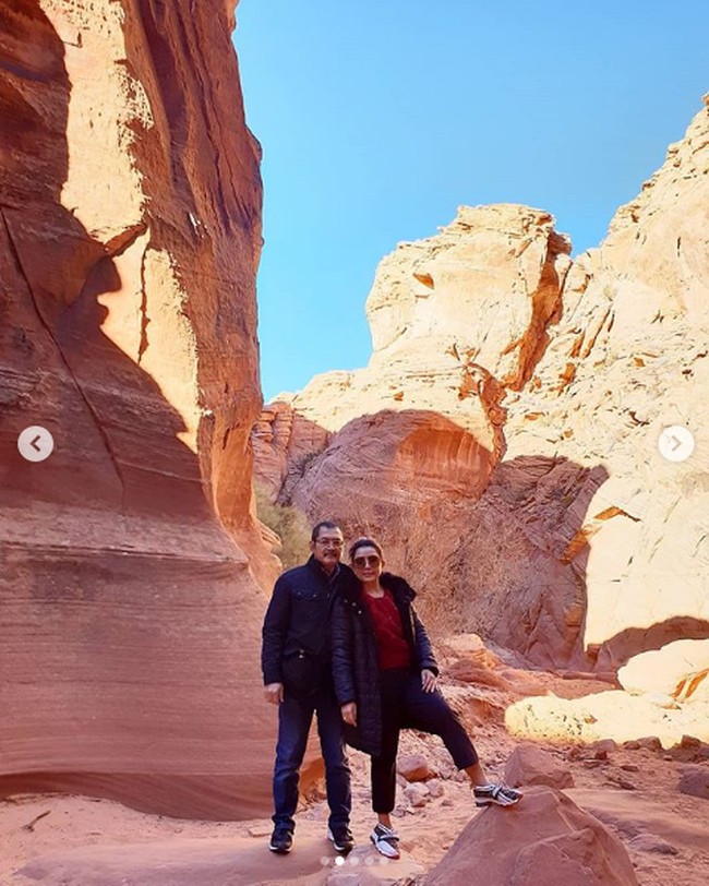 Sebelum kini dicekal, Bambang Trihatmodjo dan Mayangsari pernah liburan bersama putri mereka Khirani Trihatmodjo ke Amerika Serikat. Tepatnya pada akhir tahun 2018 hingga awal tahun 2019, mereka berlibur ke sejumlah kota di Amerika. Foto: instagram.com/mayangsaritrihatmodjoreal/