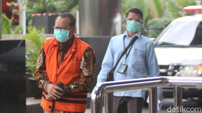 Eks Sekretaris MA Nurhadi bersama menantunya Rezky Herbiyono kembali diperiksa KPK. Berikut foto-fotonya.