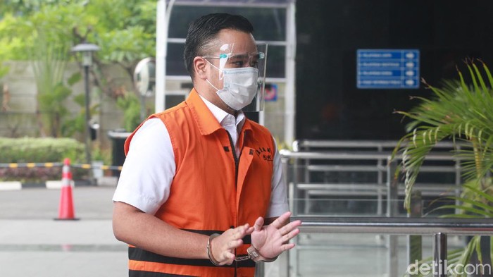 Eks Sekretaris MA Nurhadi bersama menantunya Rezky Herbiyono kembali diperiksa KPK. Berikut foto-fotonya.