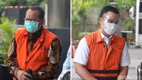 Tersangka Nurhadi (batik coklat) dan menantunya, Rezky Herbiyono datang secara bergantian di gedung KPK, Jakarta, Jakarta, Rabu (17/9/2020).