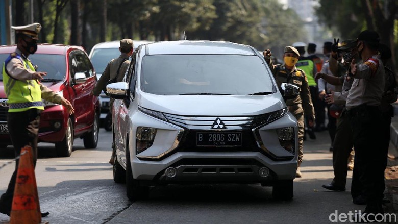 Operasi Yustisi Penerapan Protokol COVID-19 Operasi yustisi protokol COVID-19 digelar di Jatipadang, Jakarta, Kamis (17/9/2020). Sejumlah warga yang tidak memakai masker terjaring razia.