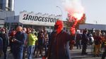 Pegawai Bridgestone Prancis Demo Usai Pabrik Ditutup