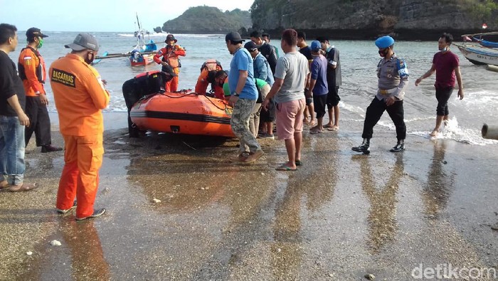 pemancing tewas tersapu ombak