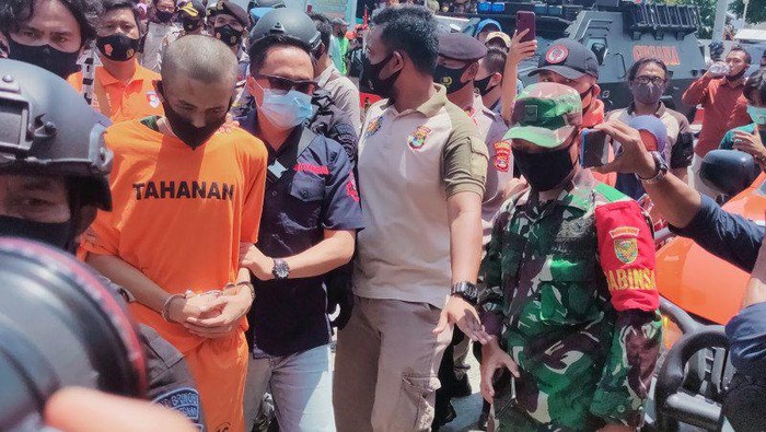 Penusuk Syekh Ali Jaber menjalani proses rekonstruksi.