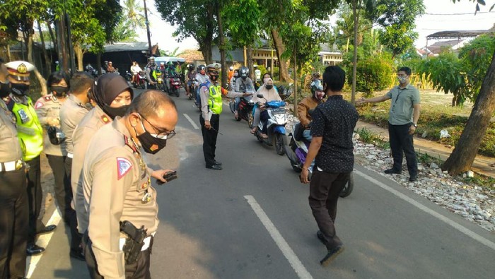 Polisi olah TKP di lokasi Briptu Andry tewas
