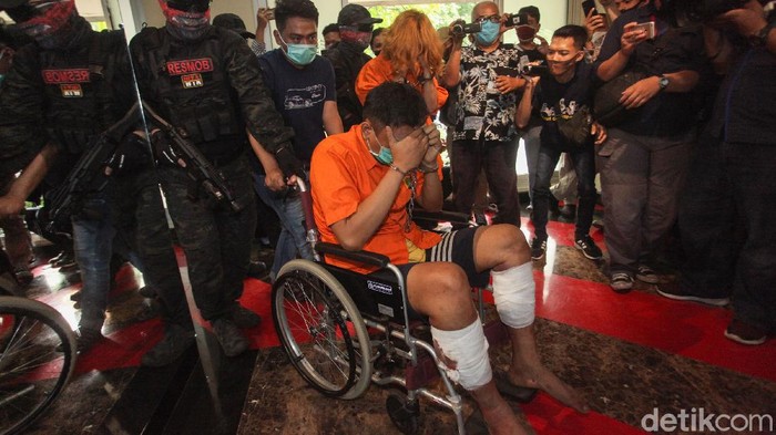 Polisi telah menangkap dua pelaku mutilasi di Apartemen Kalibata City. Keduanya adalah Djumadil Al Fajri dan Laeli Atik Supriyatin yang merupakan pasangan kekasih.