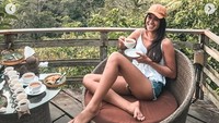 Prita memang kerap tampil santai dengan celana pendek. Dok. Instagram/prita.aunalal
