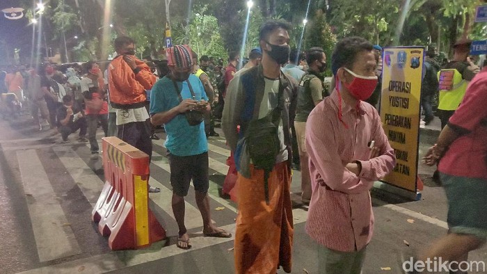Ratusan Warga Surabaya Kena Ciduk COVID-19 Pemburu Protokol Kesehatan, Didenda Rp 52 Ribu