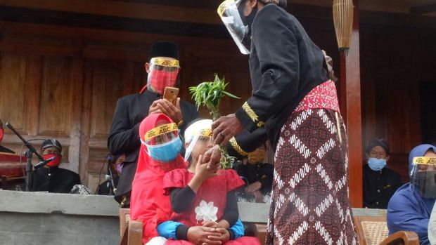 Ritual Cukur Rambut Gimbal Dieng