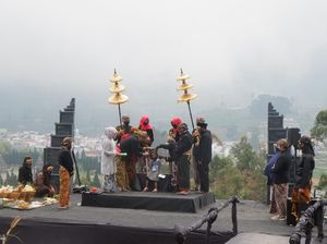 Melihat Lagi Ritual Cukur Rambut Anak Gimbal Dieng di Kala Pandemi